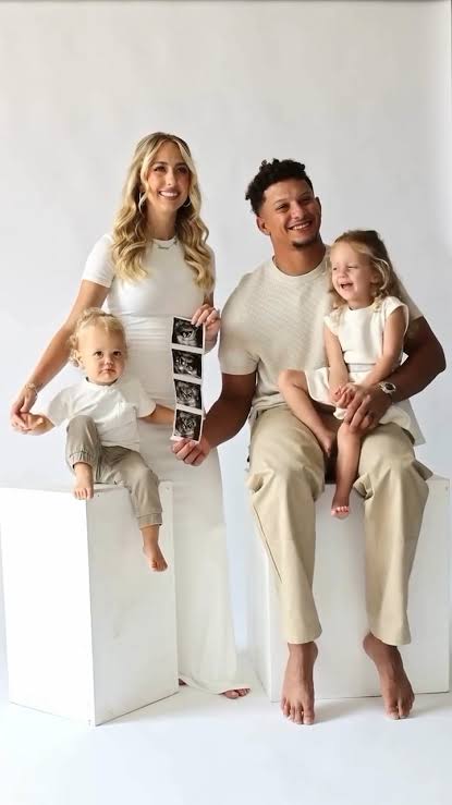 Brittany Mahomes shared photos of Golden Raye’s face for the first time and Drops a Shocking Bombshell About Her Newborn Daughter – You Won’t Believe What’s Next! - 24/7 News America